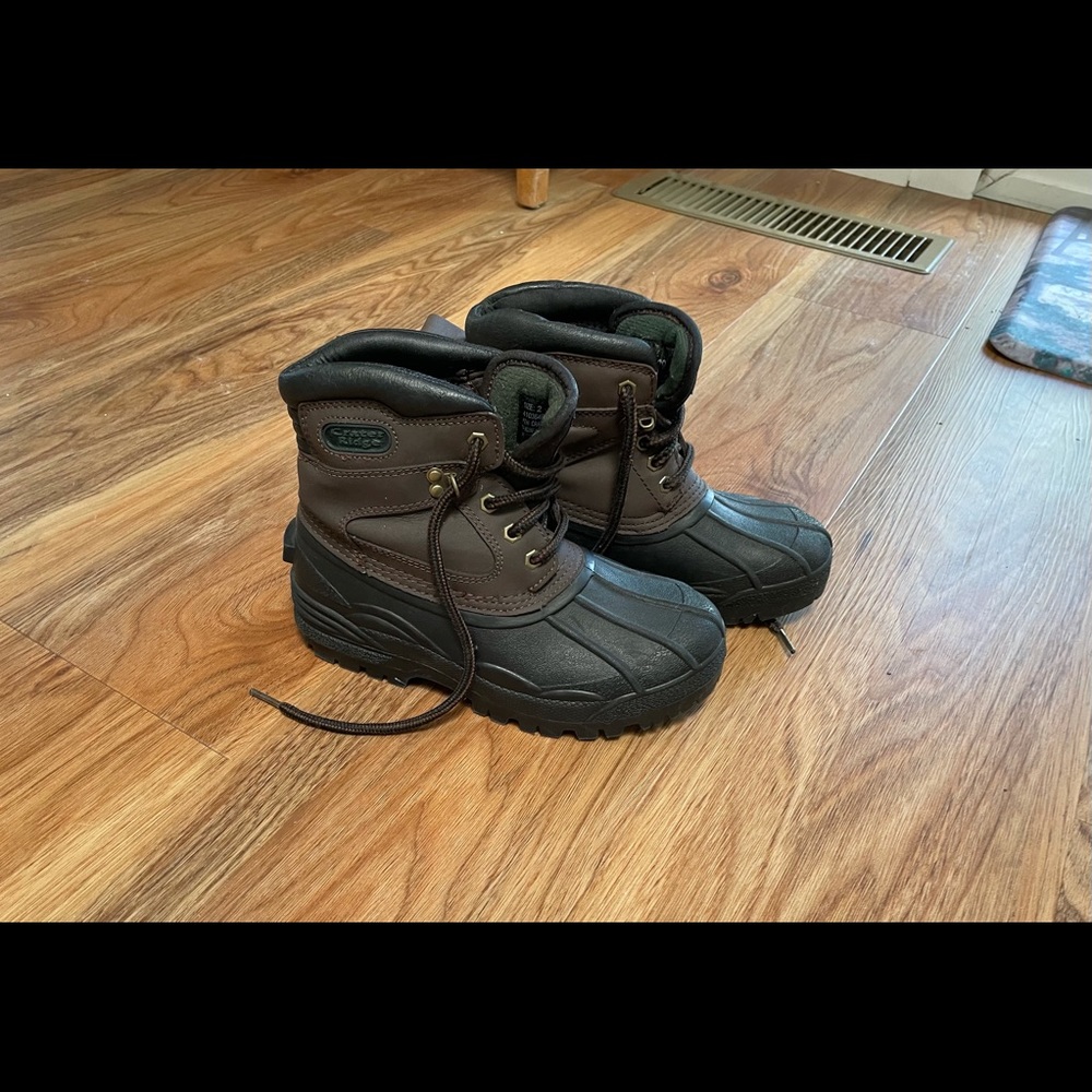 DONATED - FREE WITH PURCHASE! Child’s Hiking Boots  🥾 🥾 - Picture 3 of 5